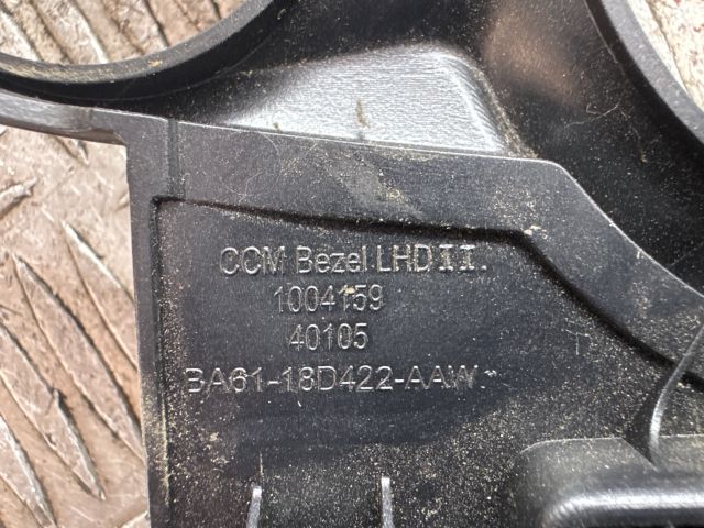 bontott FORD FIESTA VI Első Hamutartó