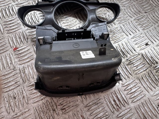 bontott FORD FIESTA VI Első Hamutartó