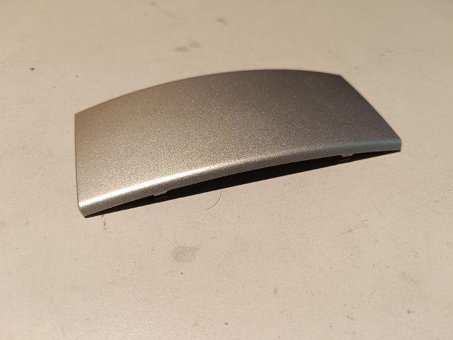 bontott FORD FIESTA VI Első Tároló Rekesz Fedél