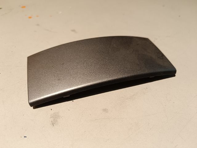 bontott FORD FIESTA VI Első Tároló Rekesz Fedél