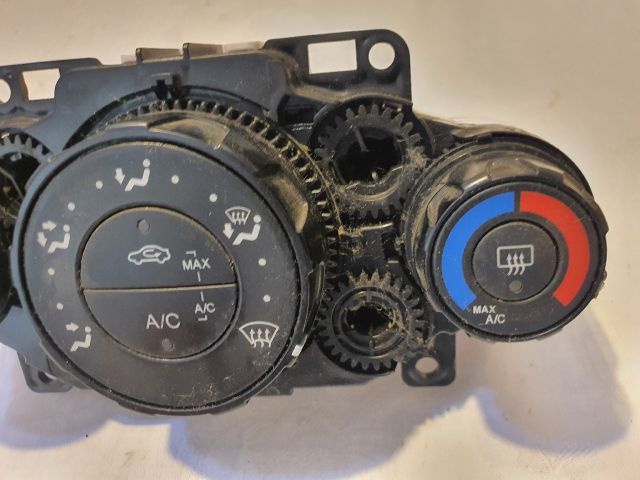 bontott FORD FIESTA VI Fűtéskapcsoló (manuális klímás)