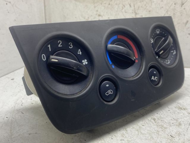 bontott FORD FIESTA VI Fűtéskapcsoló (manuális klímás)