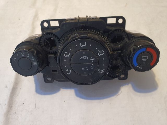 bontott FORD FIESTA VI Fűtéskapcsoló (manuális klímás)