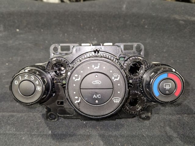 bontott FORD FIESTA VI Fűtéskapcsoló (manuális klímás)