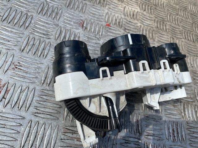 bontott FORD FIESTA VI Fűtéskapcsoló (manuális klímás)