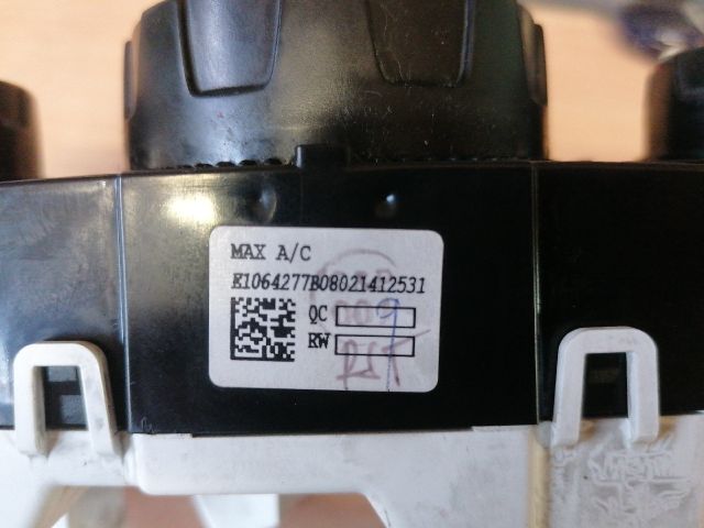 bontott FORD FIESTA VI Fűtéskapcsoló (manuális klímás)