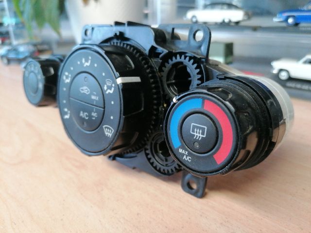 bontott FORD FIESTA VI Fűtéskapcsoló (manuális klímás)