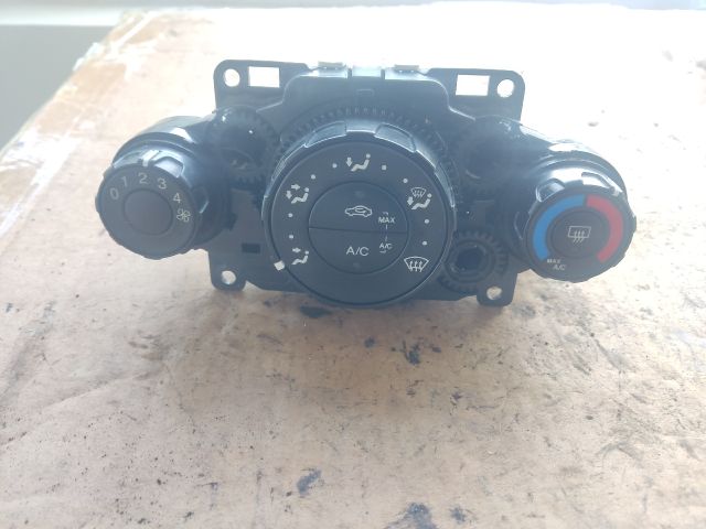 bontott FORD FIESTA VI Fűtéskapcsoló (manuális klímás)