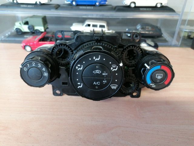 bontott FORD FIESTA VI Fűtéskapcsoló (manuális klímás)