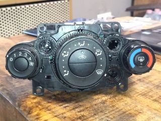 bontott FORD FIESTA VI Fűtéskapcsoló (Nem klímás)