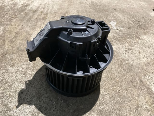 bontott FORD FIESTA VI Fűtőmotor (Klímás)