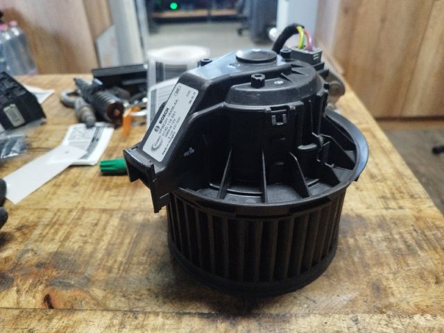 bontott FORD FIESTA VI Fűtőmotor (Klímás)