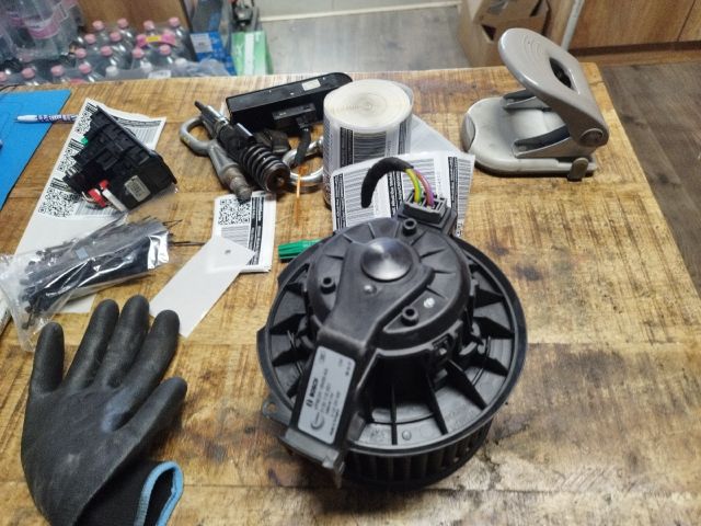 bontott FORD FIESTA VI Fűtőmotor (Klímás)