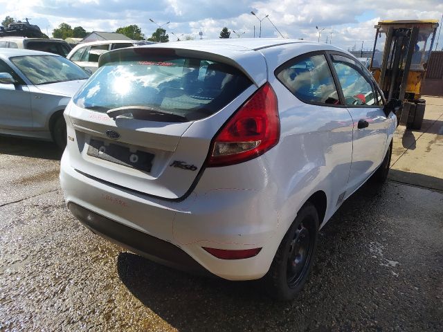 bontott FORD FIESTA VI Hátsó Szélvédő