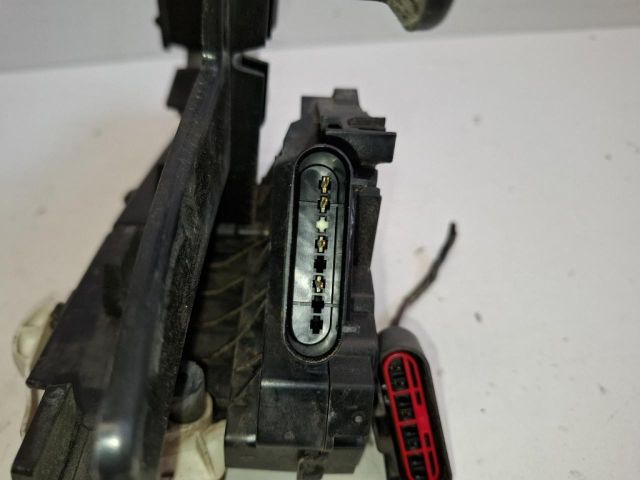 bontott FORD FIESTA VI Jobb első Ajtózár