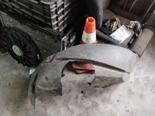 bontott FORD FIESTA VI Jobb első Dobbetét (Kerékjárati, Műanyag)