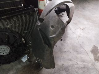 bontott FORD FIESTA VI Jobb első Dobbetét (Kerékjárati, Műanyag)