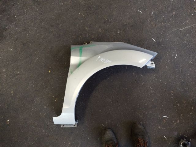 bontott FORD FIESTA VI Jobb első Sárvédő