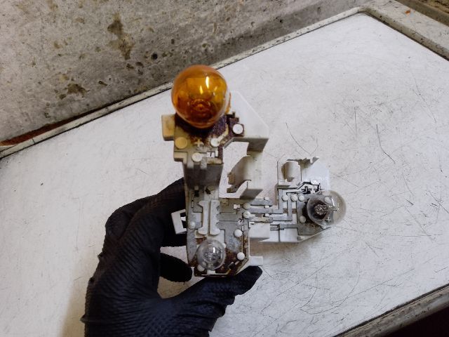 bontott FORD FIESTA VI Jobb Hátsó Lámpa Foglalat