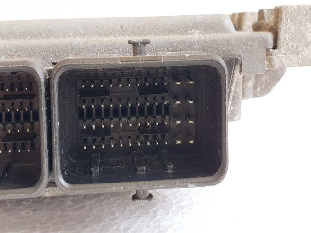 bontott FORD FIESTA VI Motorvezérlő