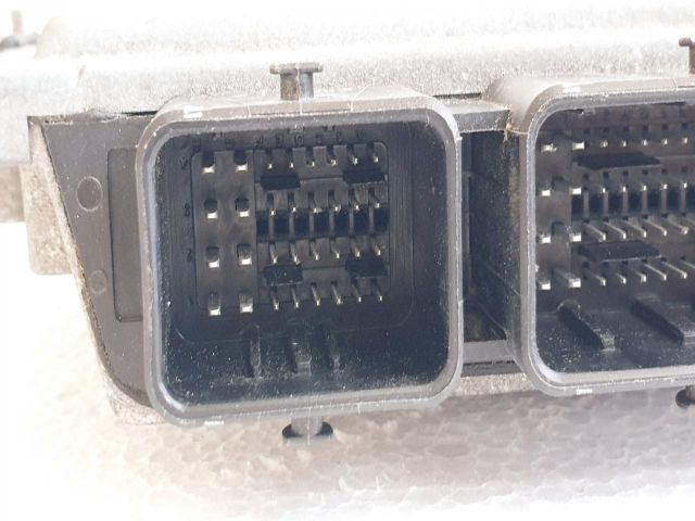 bontott FORD FIESTA VI Motorvezérlő