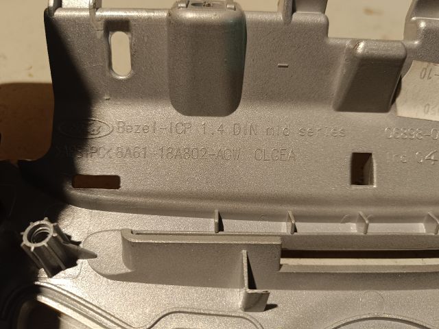 bontott FORD FIESTA VI Rádió / CD Keret