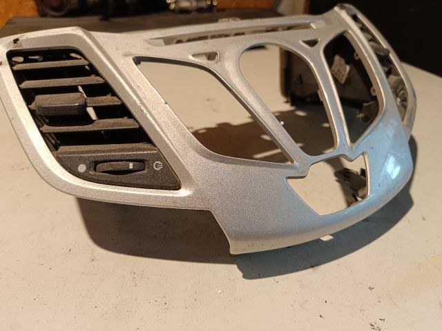 bontott FORD FIESTA VI Rádió / CD Keret