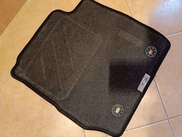 bontott FORD FIESTA VI Szőnyeg Szett