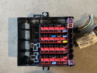 bontott FORD FIESTA VII Biztosítéktábla Motortér