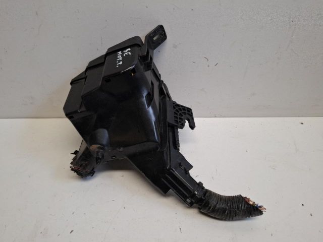 bontott FORD FIESTA VII Biztosítéktábla Motortér