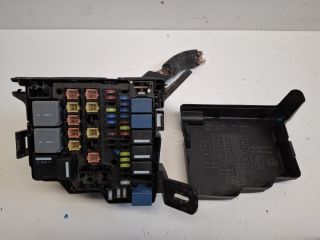 bontott FORD FIESTA VII Biztosítéktábla Motortér