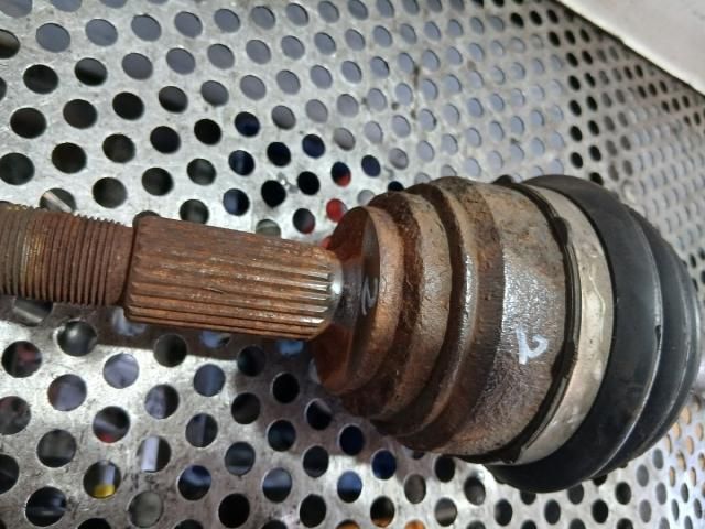 bontott FORD FIESTA VII Bal Féltengely