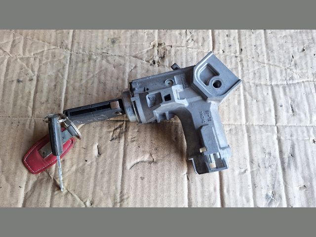 bontott FORD FIESTA VII Gyújtáskapcsoló Házzal