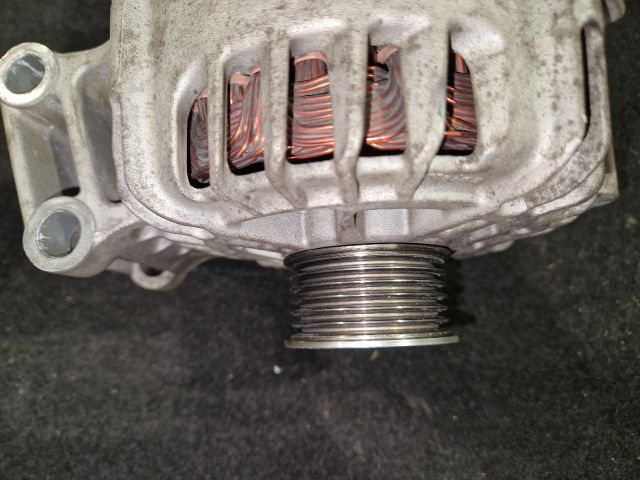 bontott FORD FIESTA VII Generátor