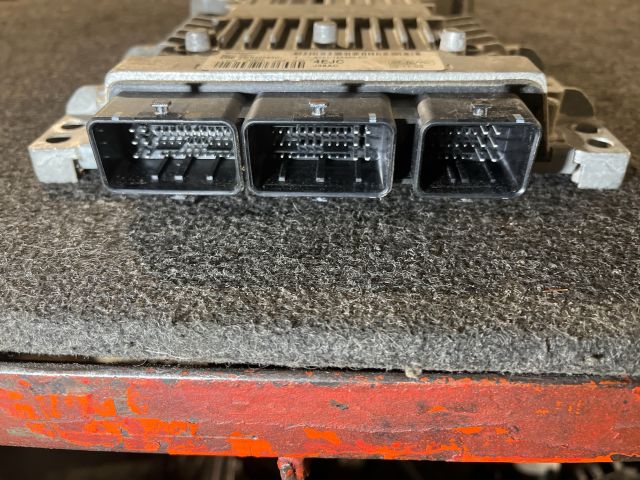 bontott FORD FIESTA VII Motorvezérlő