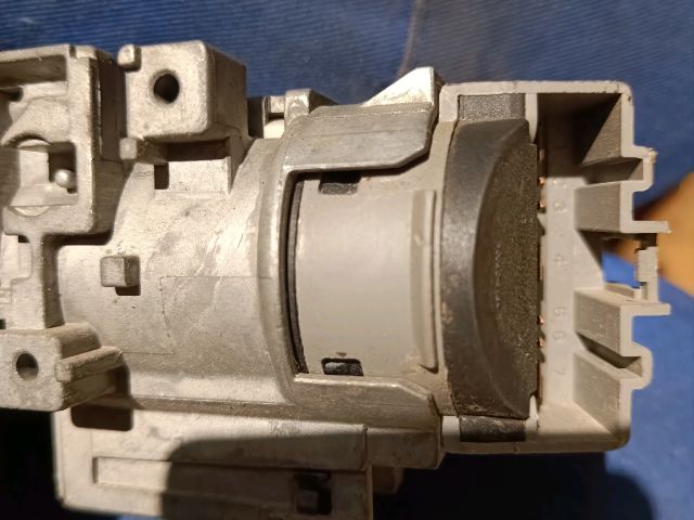 bontott FORD FIESTA VII Gyújtáskapcsoló