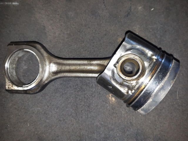 bontott FORD FIESTA VII Dugattyú és Hajtókar