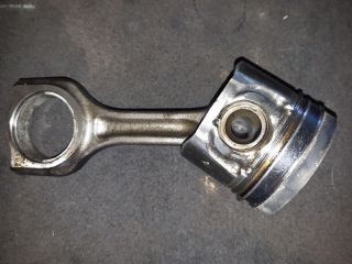 bontott FORD FIESTA VII Dugattyú és Hajtókar