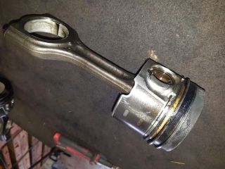 bontott FORD FIESTA VII Dugattyú és Hajtókar