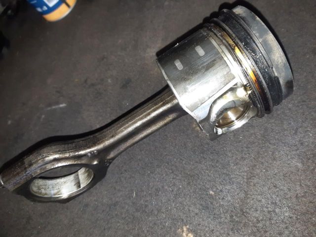 bontott FORD FIESTA VII Dugattyú és Hajtókar