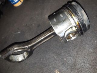 bontott FORD FIESTA VII Dugattyú és Hajtókar