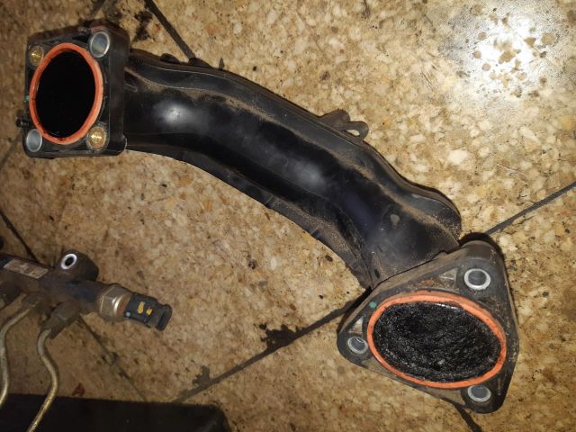 bontott FORD FIESTA VII Légbeömlő Cső