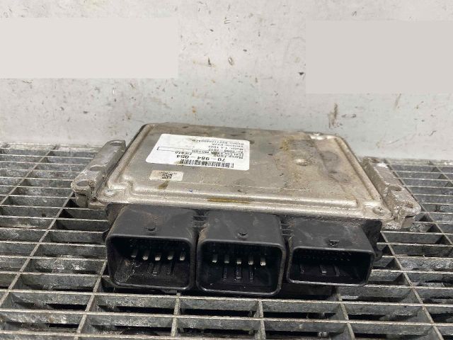 bontott FORD FIESTA VII Motorvezérlő