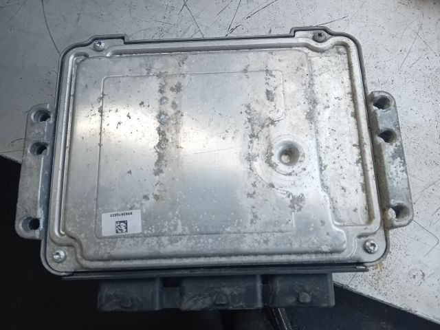 bontott FORD FIESTA VII Motorvezérlő