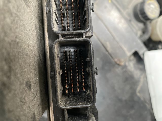 bontott FORD FIESTA VII Motorvezérlő