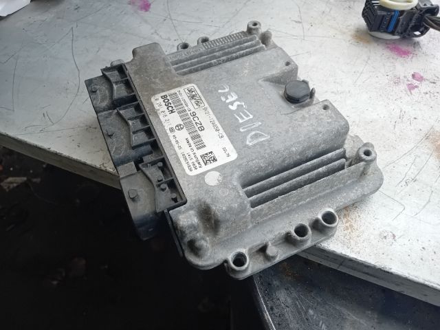 bontott FORD FIESTA VII Motorvezérlő