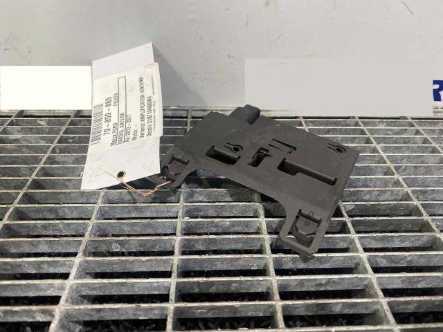 bontott FORD FIESTA VII Antenna Erősítő