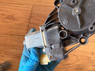 bontott FORD FIESTA VII Bal első Ablakemelő Motor