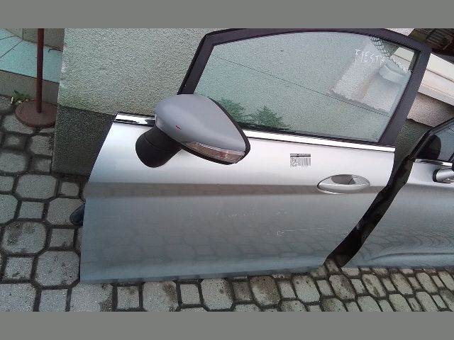bontott FORD FIESTA VII Bal első Ajtó (Részeivel)