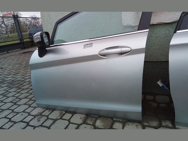 bontott FORD FIESTA VII Bal első Ajtó (Részeivel)